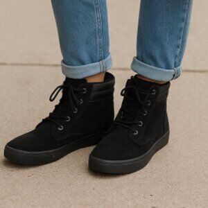 Timberland Women's SZ 10 Dausette Black Leather Ankle Sneaker Boots A34118